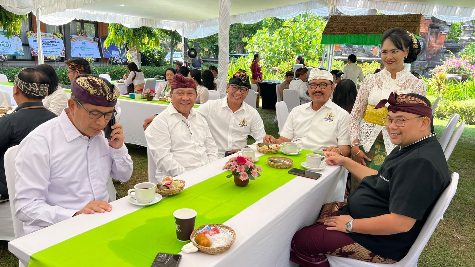 BaliCEB Chairman Dr Ketut Jaman in discussion with tourism and chamber representatives during the opening of PUTRI Bali’s Regional Conference in Denpasar